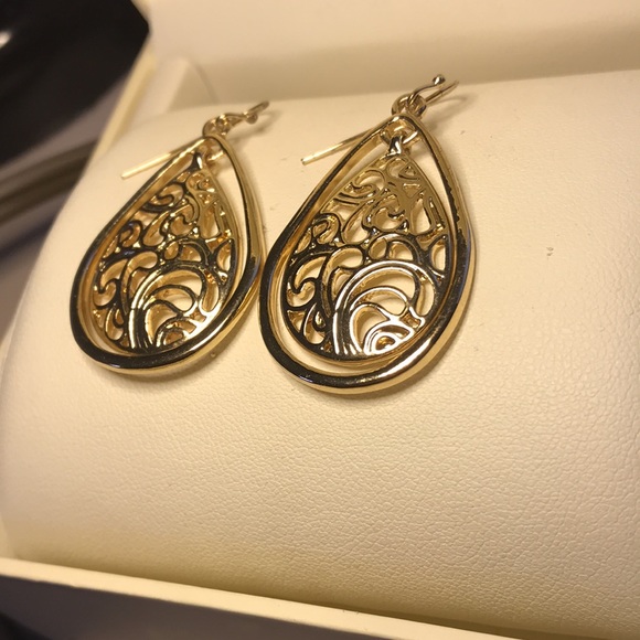 Gold Colored Hoops with Separated Pieces - Picture 5 of 7